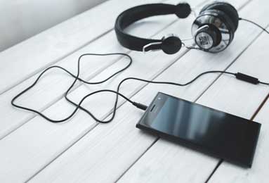 九游体育官网-名记：莱昂纳德不是詹姆斯 快艇需引进核心级控卫