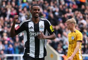 TA：纽卡不会卖伊萨克，若收到巨额报价会考虑出售吉马良斯等人