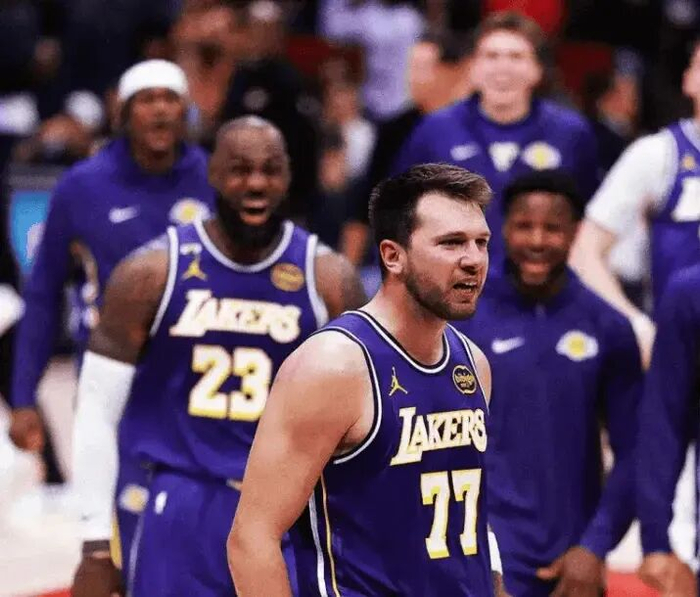 赢几场？湖人未来6场：雷霆、独行侠、雷霆、勇士、太阳、爵士|骑士|俄克拉荷马雷霆队|达拉斯独行侠队|菲尼克斯太阳队|克利夫兰骑士队_新浪体育_新浪新闻